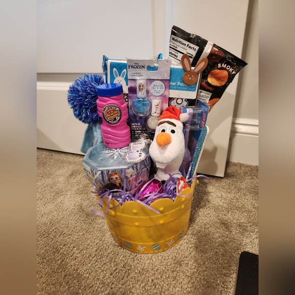 Frozen Gift  Basket - Picture 1 of 2